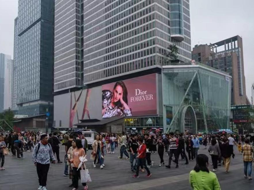 成都锦江区春熙路银石广场大屏广告-1