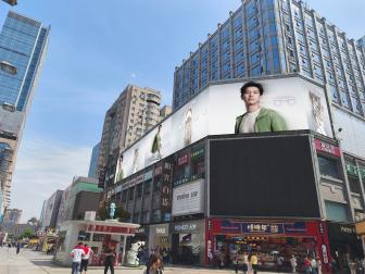 成都市春熙路阳光百货楼顶大牌